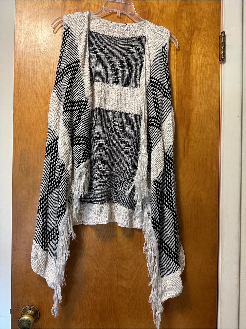 Open-Front Fringe Knit Cardigan Vest - Black & Cream